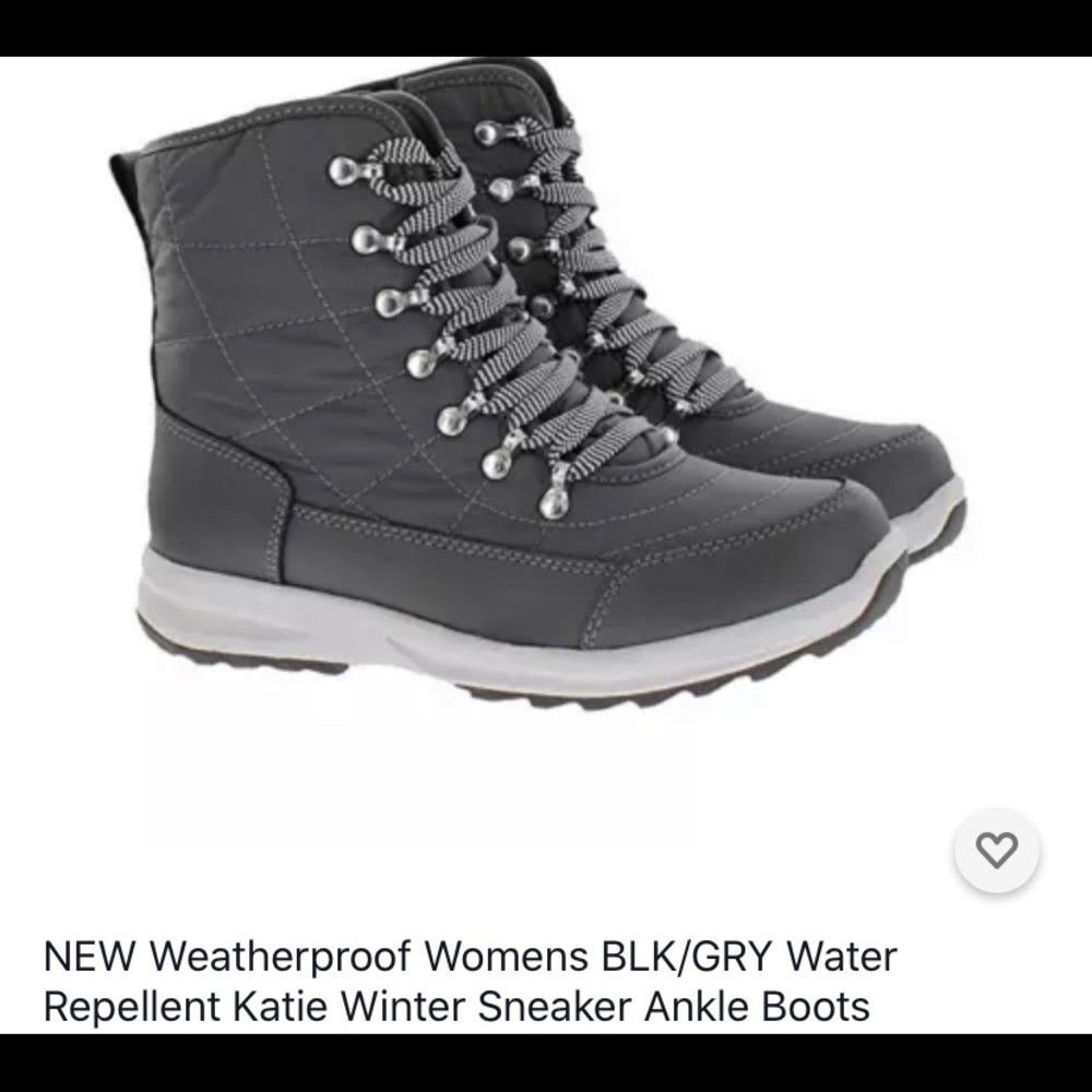 NWOT Size 8 Katie water repellent Katie snow boot.
